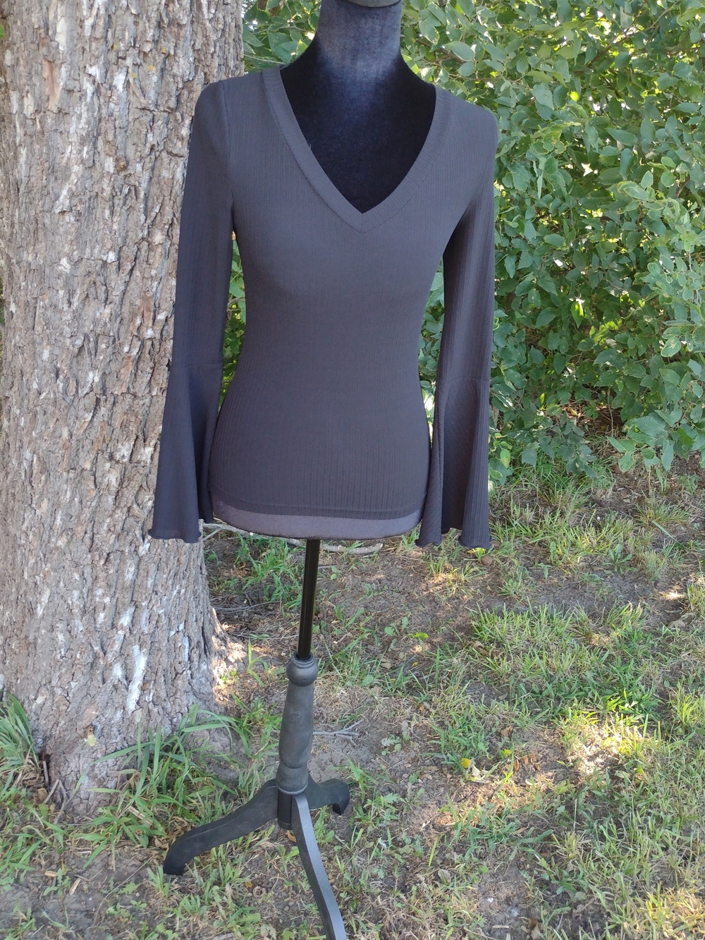 Black Ribbed V-Neck Bell-Sleeve Top Sz Xs - Picture 2 of 7